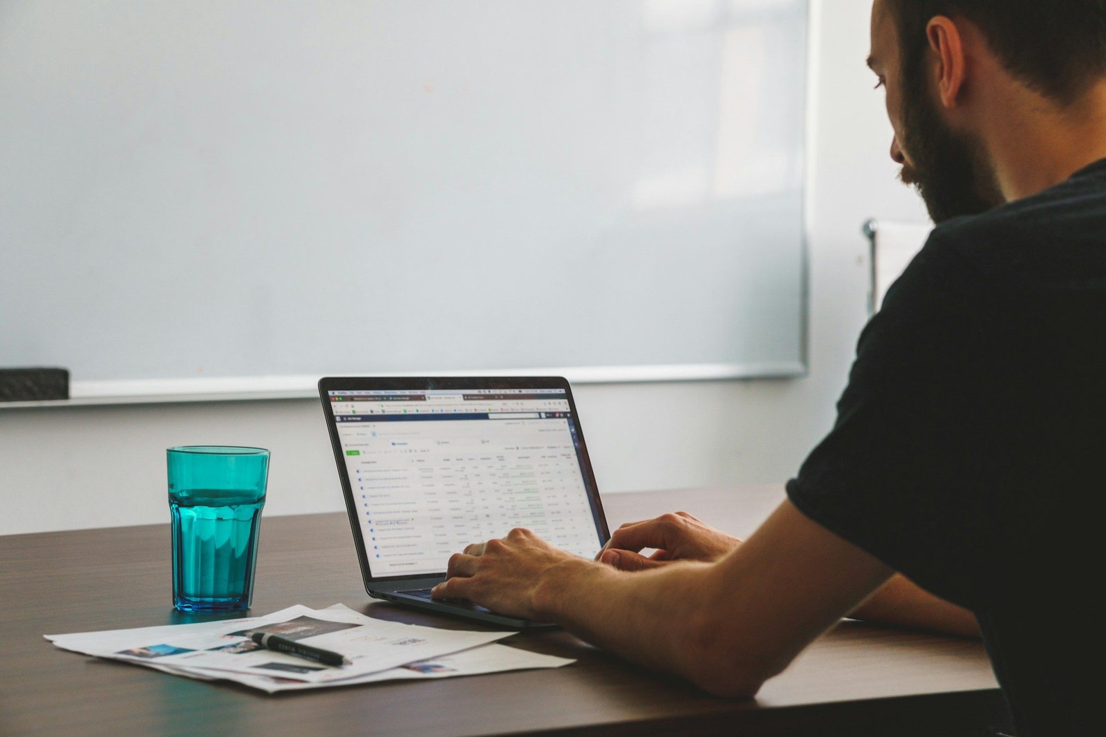 How to Gain an Edge With AI Competitor Analysis Without Guesswork