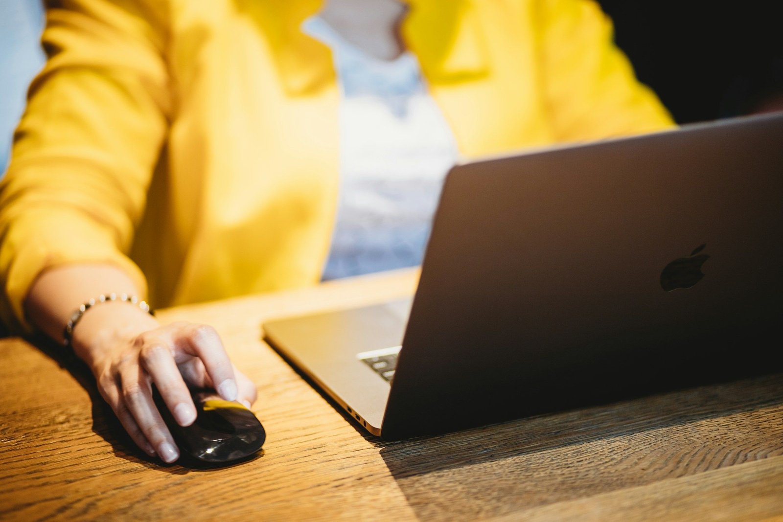 Using AI For Sales (Benefits, Use Cases & Tools)
