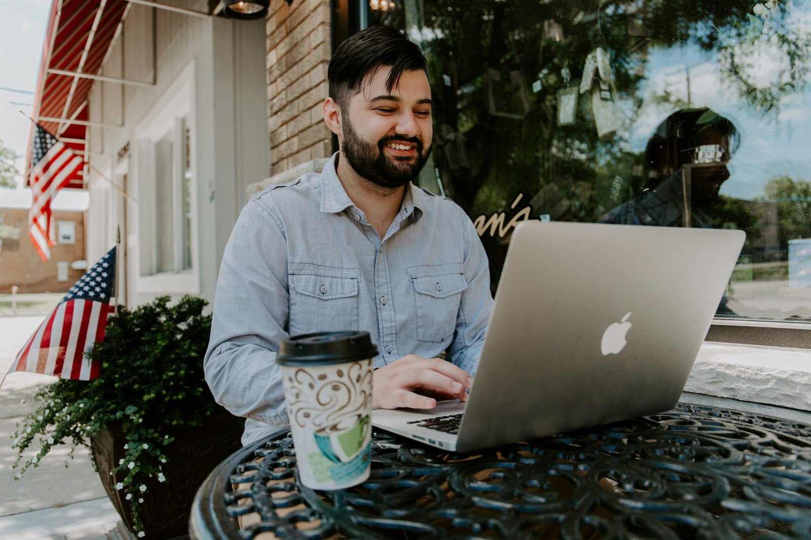 What Are AI Sales Agents? Benefits, Use Cases, 12 Best AI Agents