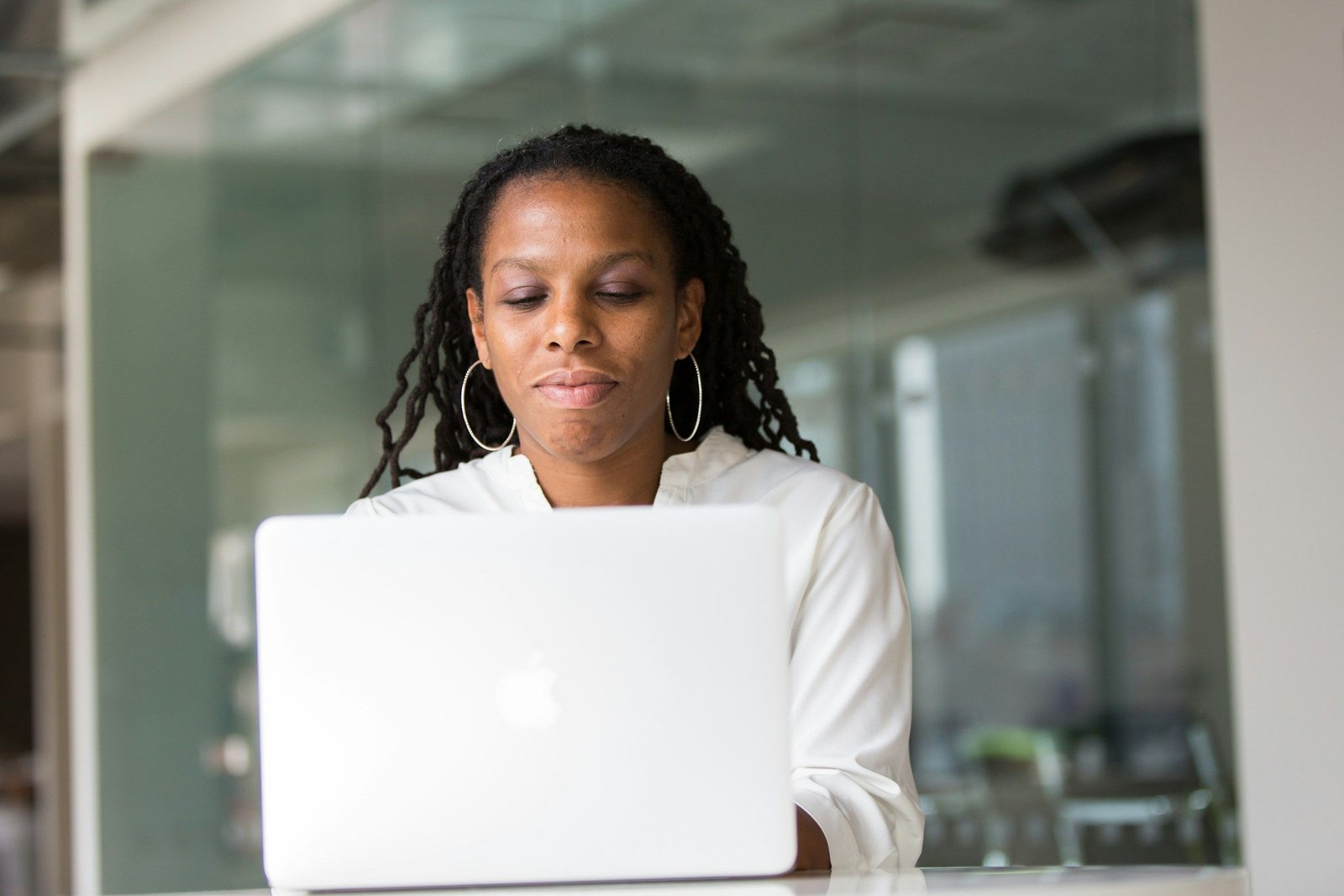 26 Best LinkedIn Sales Navigator Alternatives For Sales Teams